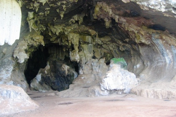 Tham Om & Bua Caves - Western Nghe An